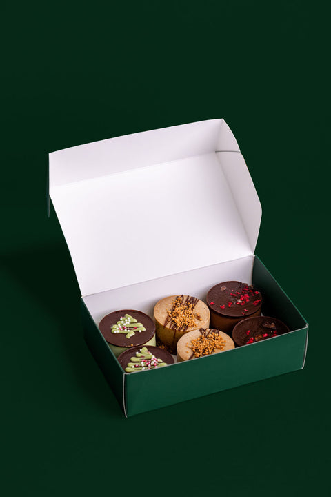 Mixed box of Christmas Cakes - 6 pieces